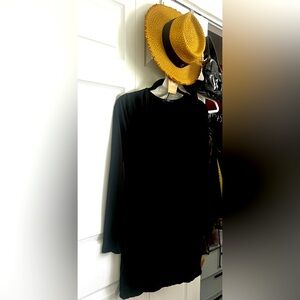 TART V-NECK MED MODEL/SPANDEX DRESS IN BLACK!